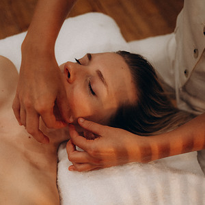 massages biarritz kobido drainages renata frança chi nei tsang hydrafacial massage prénatal